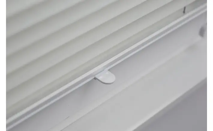 Bezinwazyjna plisa DUO montowana na zaczepy za ramę okna 3